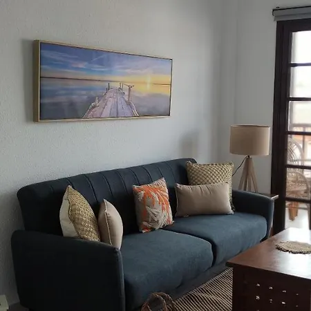 Precioso Con Piscina Junto Al Mar * طوستا ديل سيلونثيو